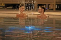 Accessori Piscine e Spa Fontana solare con illuminazione LED Bestway 2